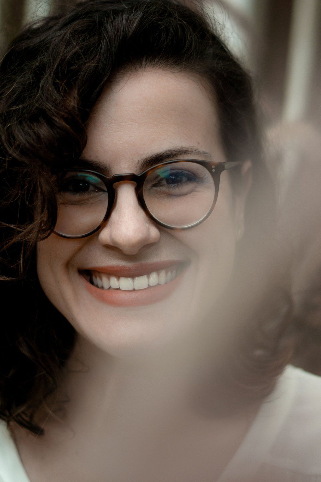 Renata em close, sorrindo